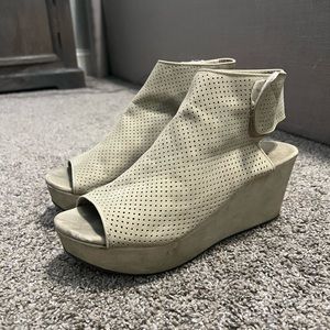 Pierre Dumas wedge size 10